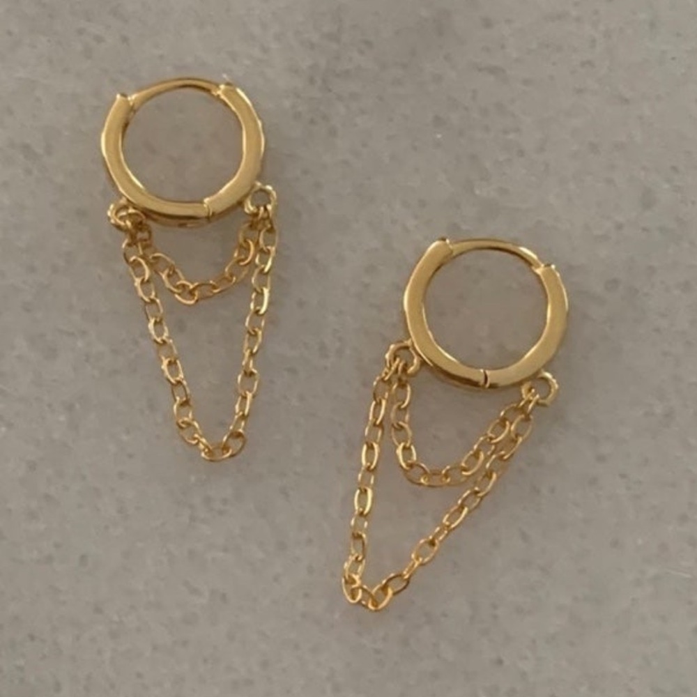 COPY - Gold Layered Chain Huggie Hoop Earrings 

Brand New